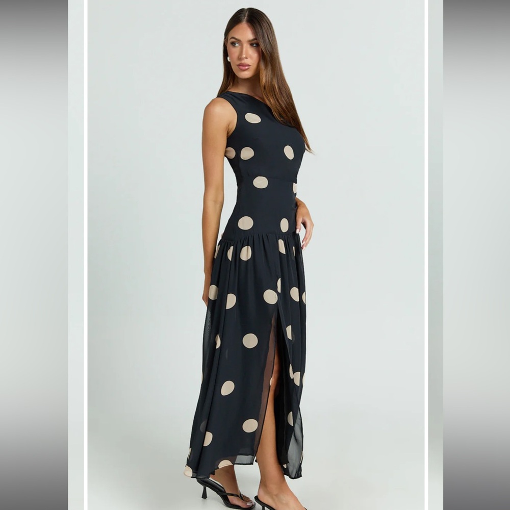 Showpo Black and Cream One Shoulder Dress - Picture 2 of 3